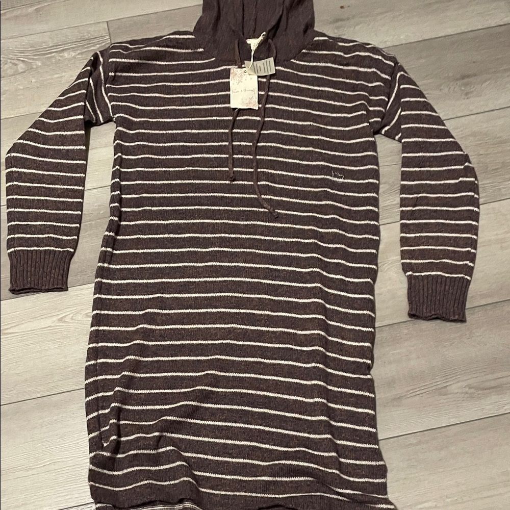 Hem & Thread Plum
Striped Long Sleeve Dress